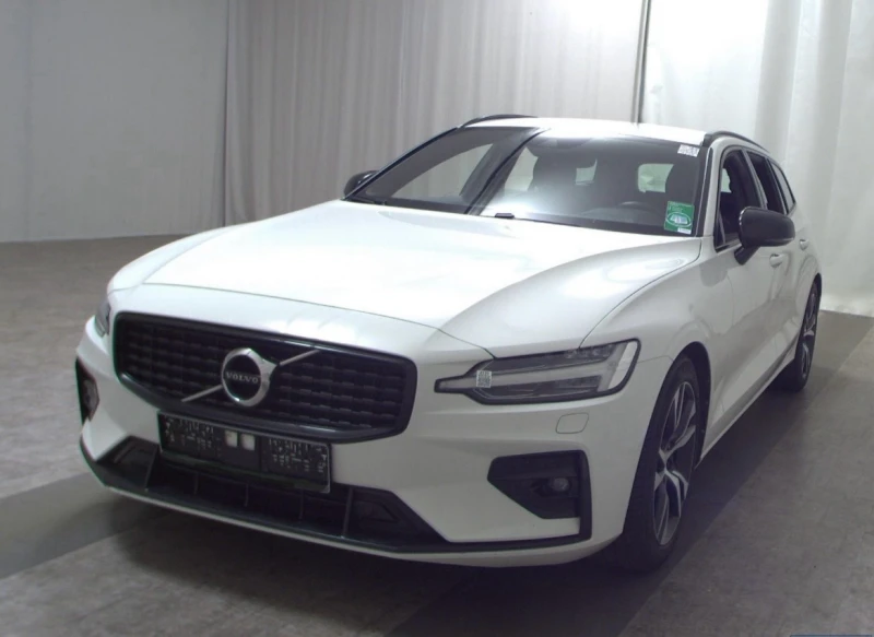 Volvo V60 B4 R-Design Комби LED Теглич ЛИЗИНГ, снимка 1 - Автомобили и джипове - 47530189