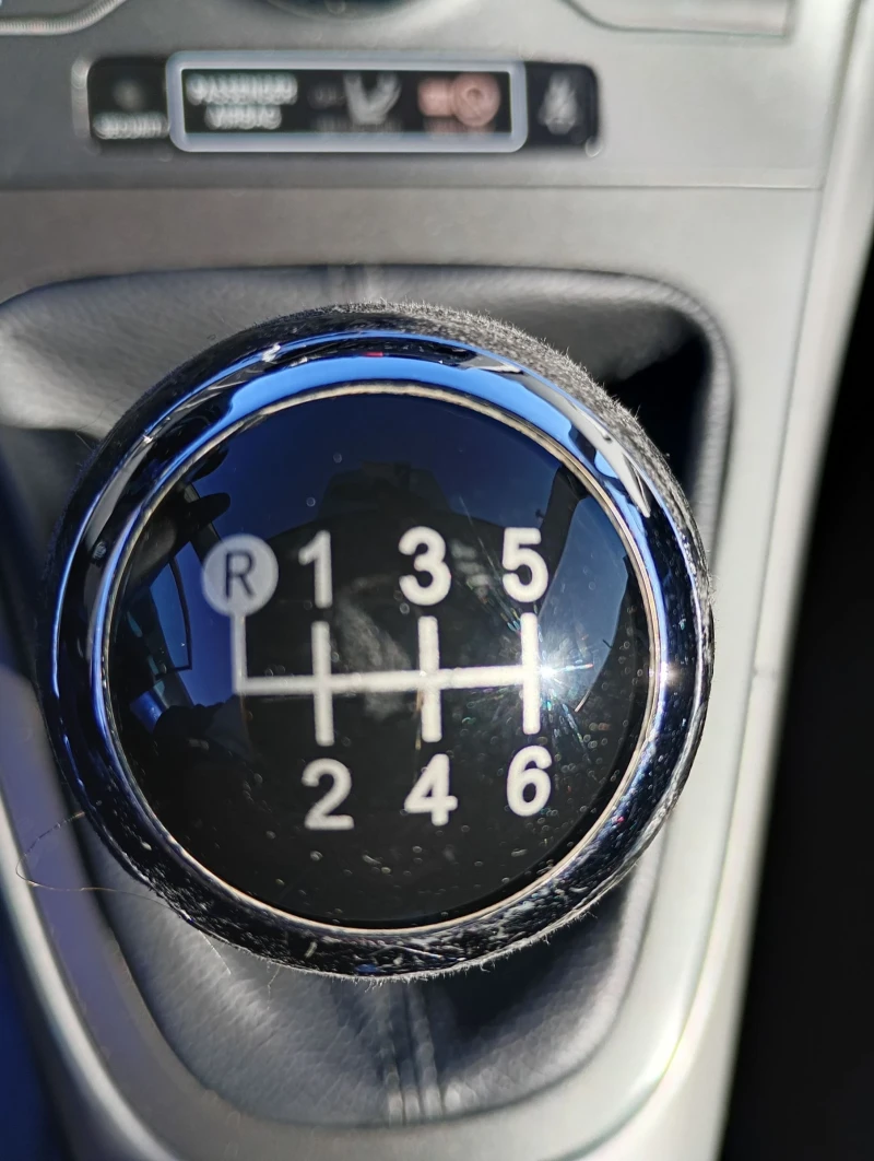 Toyota Auris 1.8i нов внос от CH, снимка 13 - Автомобили и джипове - 52598828