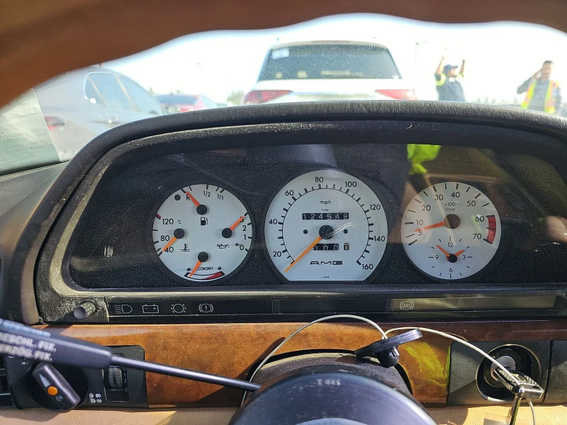 Mercedes-Benz 560, снимка 12 - Автомобили и джипове - 53424551