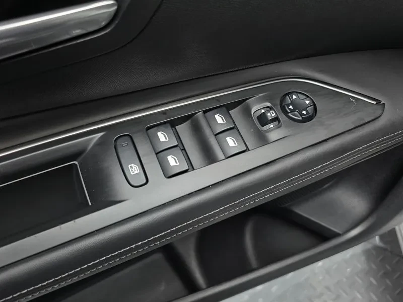 Peugeot 3008 1.6 BlueHDI, снимка 17 - Автомобили и джипове - 54298777