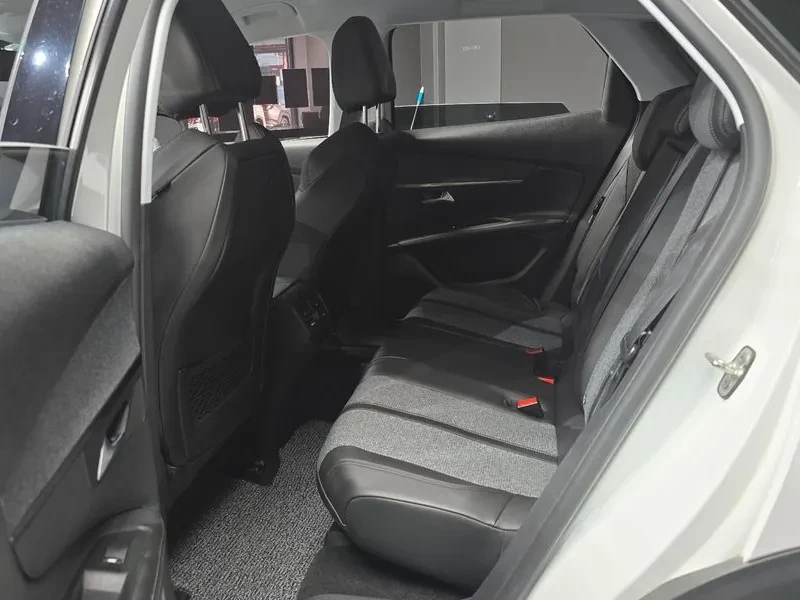 Peugeot 3008 1.6 BlueHDI, снимка 13 - Автомобили и джипове - 54298777