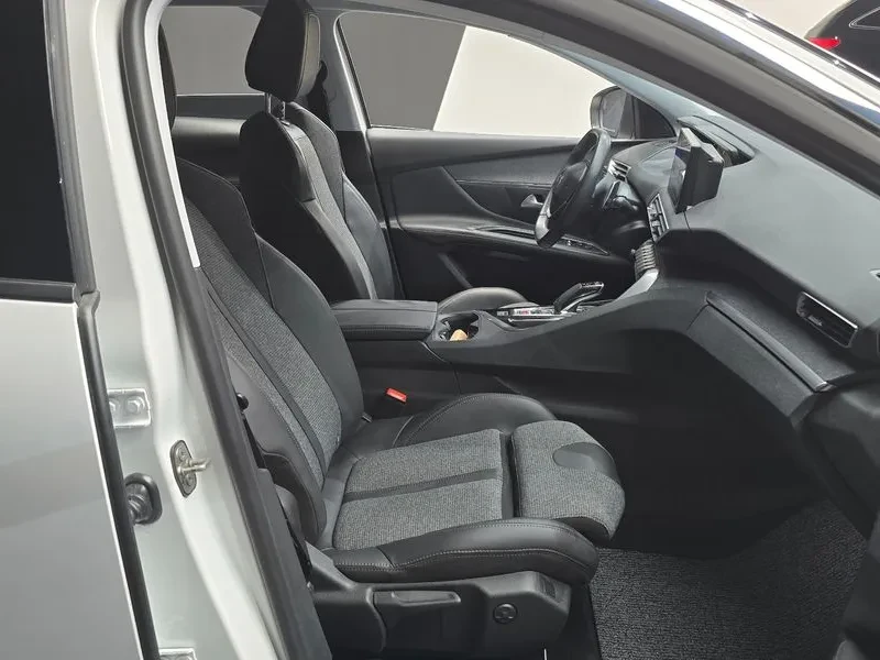 Peugeot 3008 1.6 BlueHDI, снимка 10 - Автомобили и джипове - 54298777