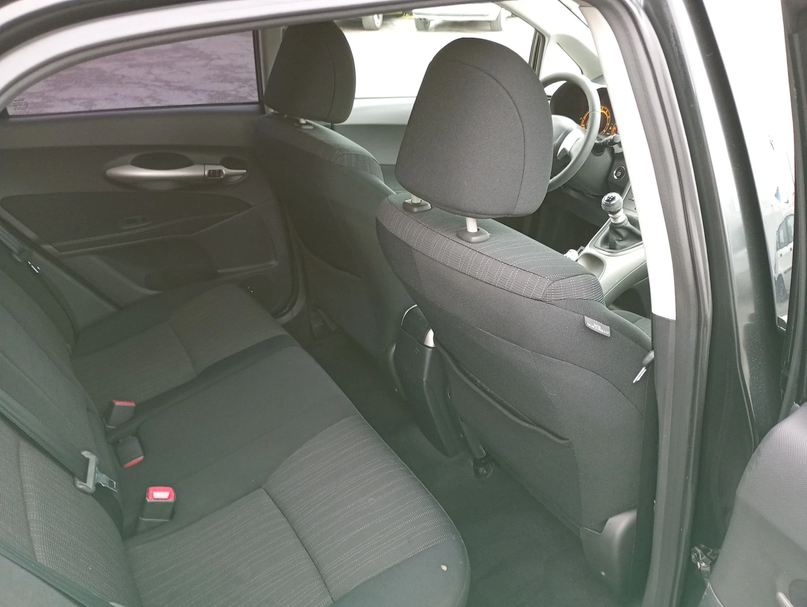 Toyota Auris 1.8i нов внос от CH - изображение 6