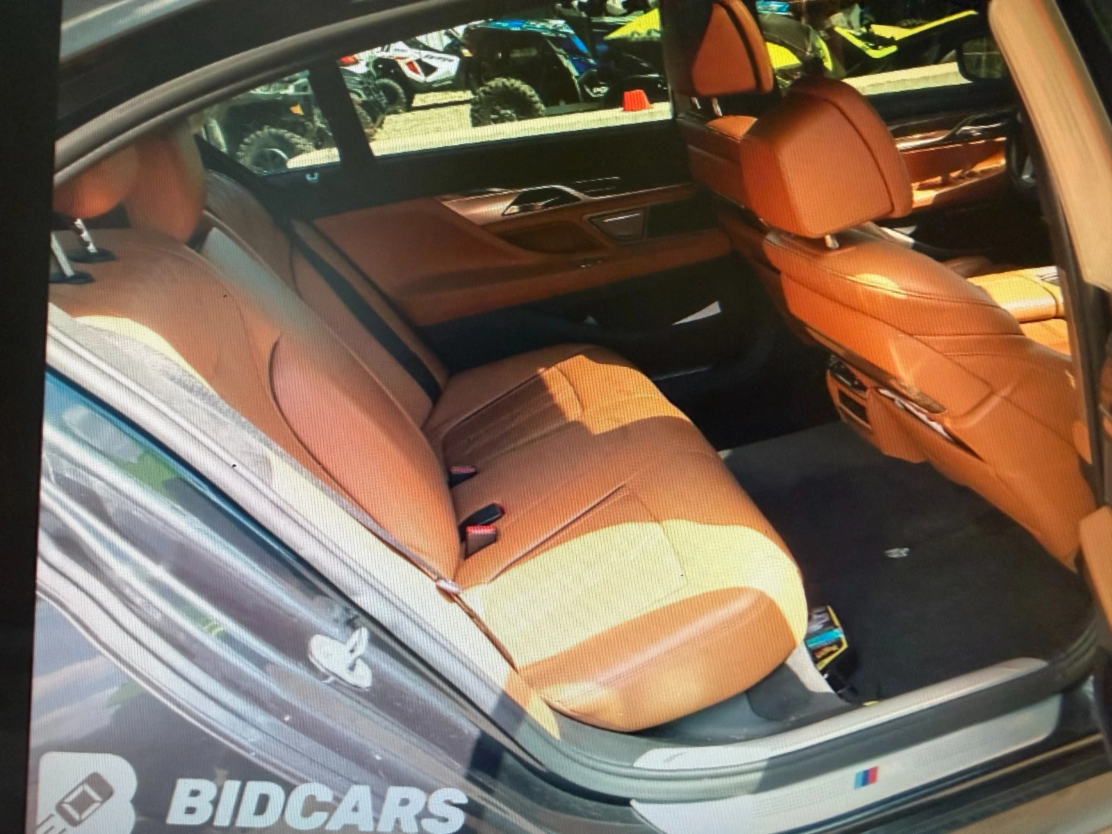 BMW 750 xDrive Повредена - изображение 7