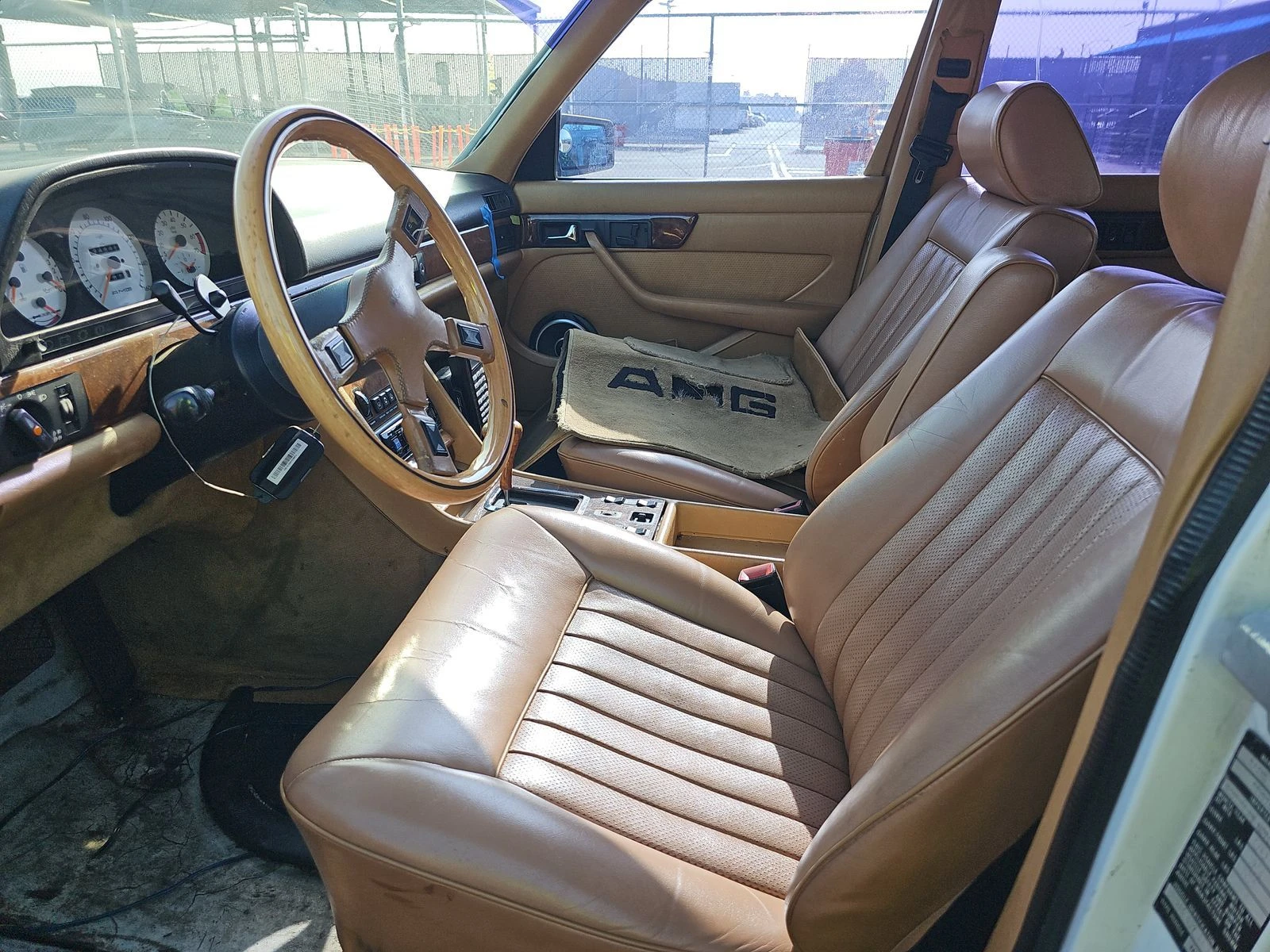 Mercedes-Benz 560  - изображение 7