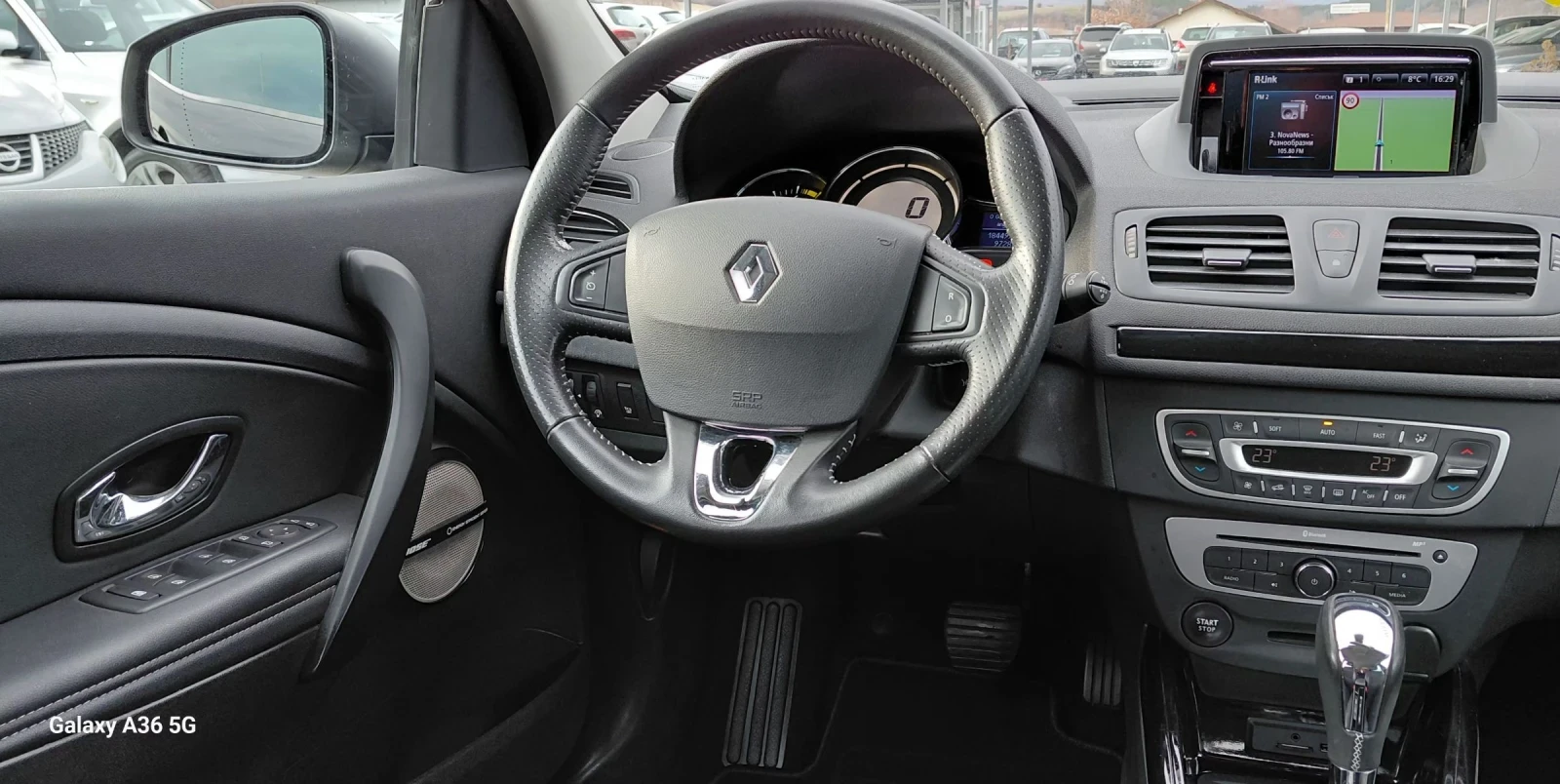 Renault Megane AUTOMAT, CAMERA, NAVI, KEYLESS, LEDER, лизинг , снимка 9 - Автомобили и джипове - 53610653