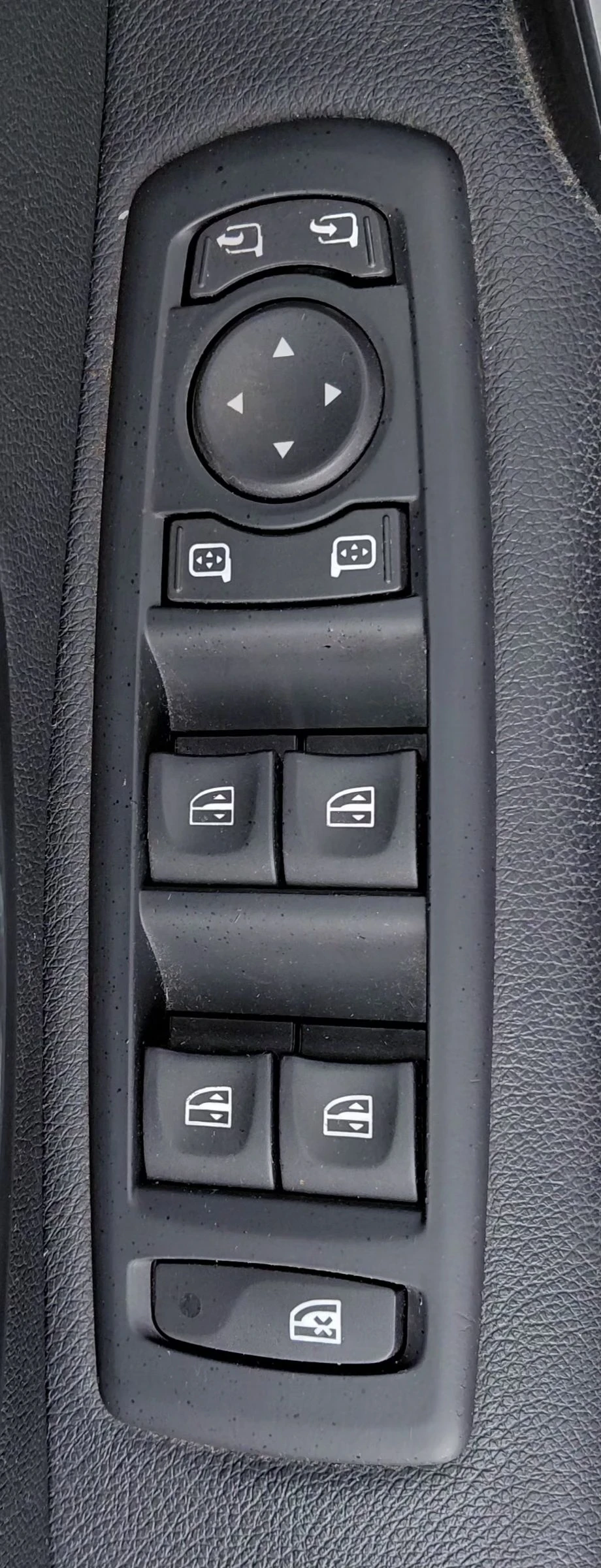 Renault Megane AUTOMAT, CAMERA, NAVI, KEYLESS, LEDER, лизинг , снимка 12 - Автомобили и джипове - 53610653