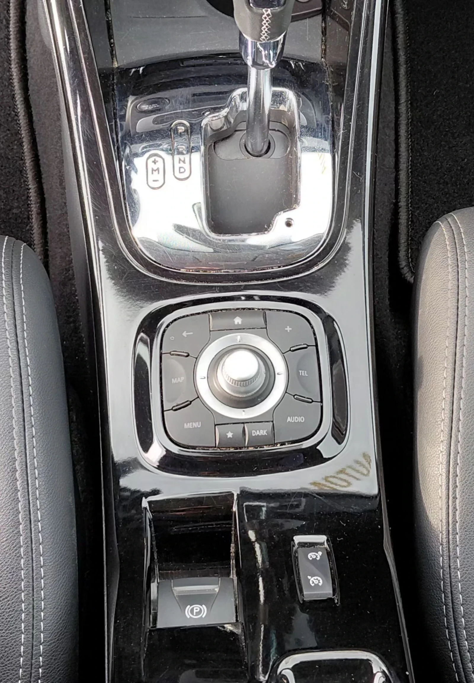 Renault Megane AUTOMAT, CAMERA, NAVI, KEYLESS, LEDER, лизинг , снимка 13 - Автомобили и джипове - 53610653