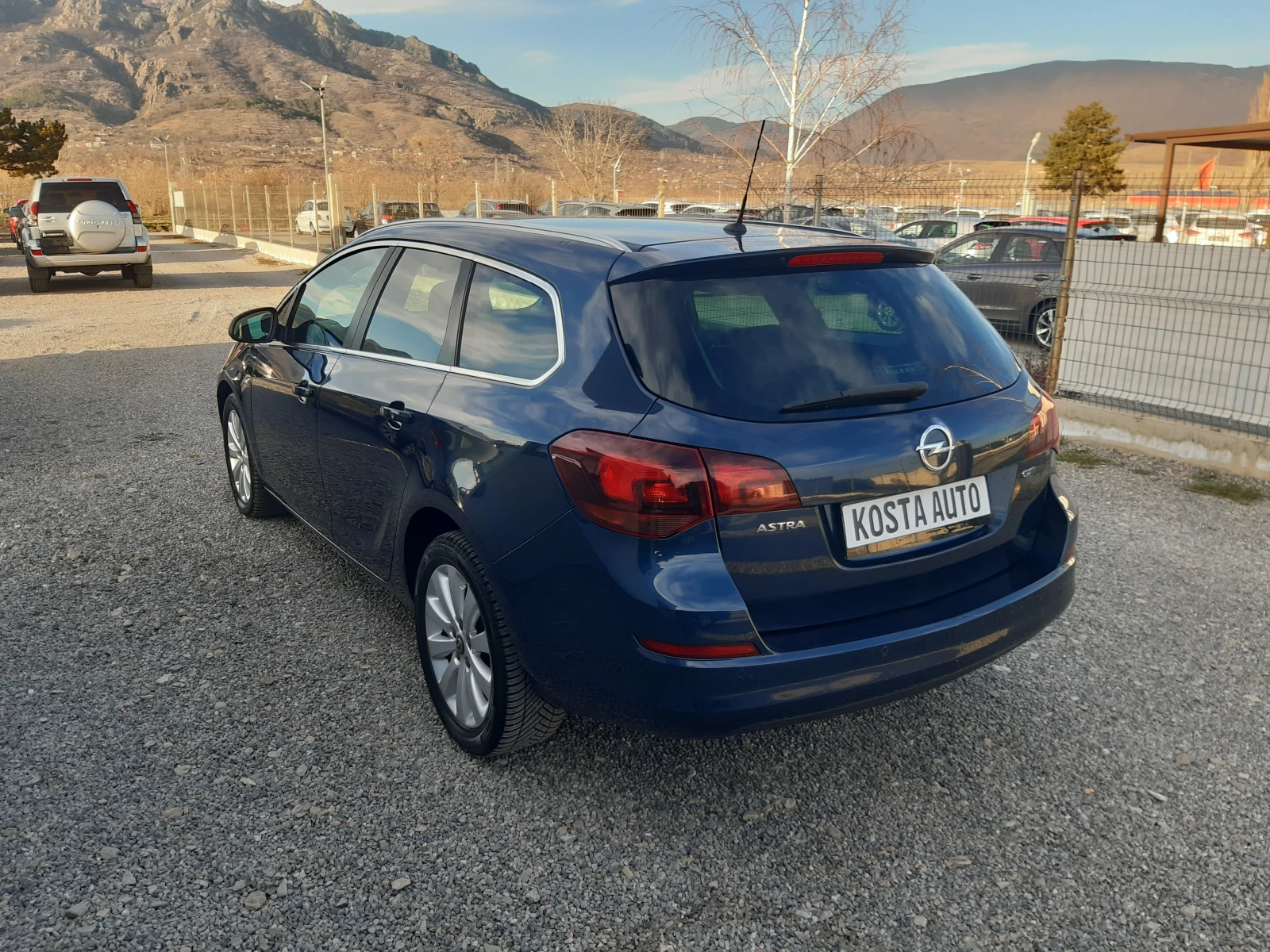 Opel Astra КАТО НОВА, снимка 6 - Автомобили и джипове - 53896139