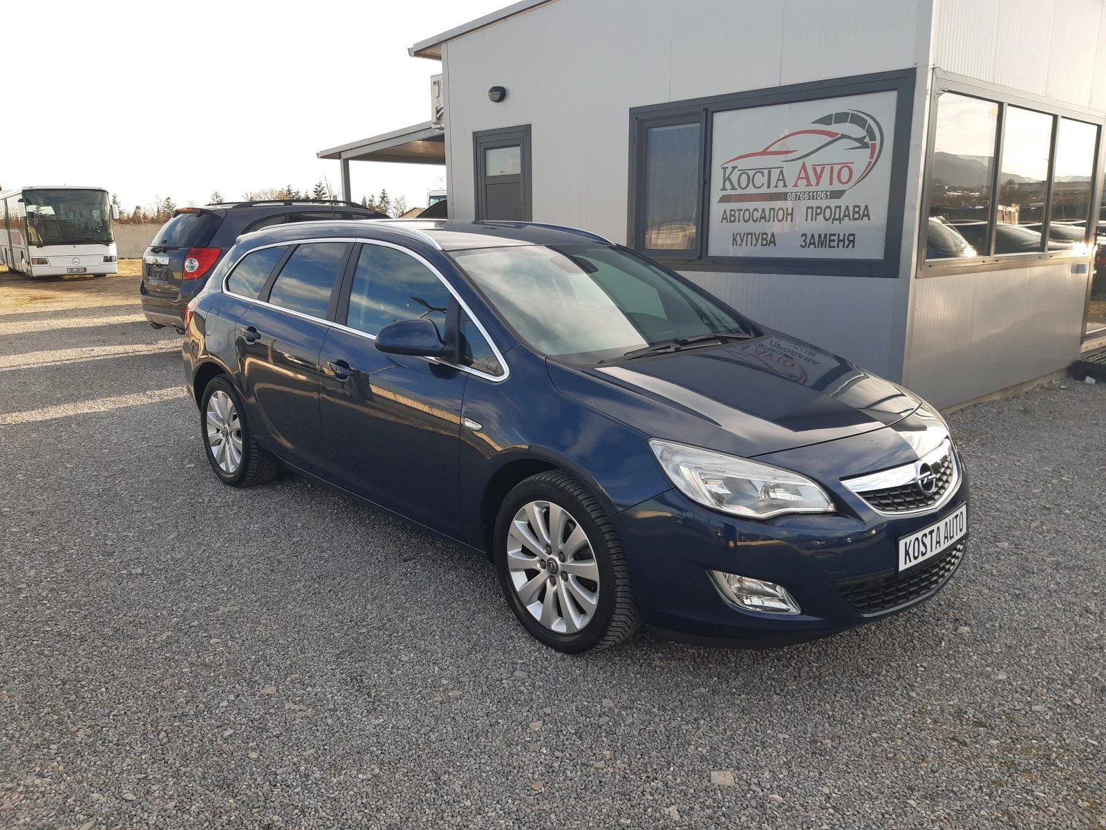 Opel Astra КАТО НОВА, снимка 2 - Автомобили и джипове - 53896139