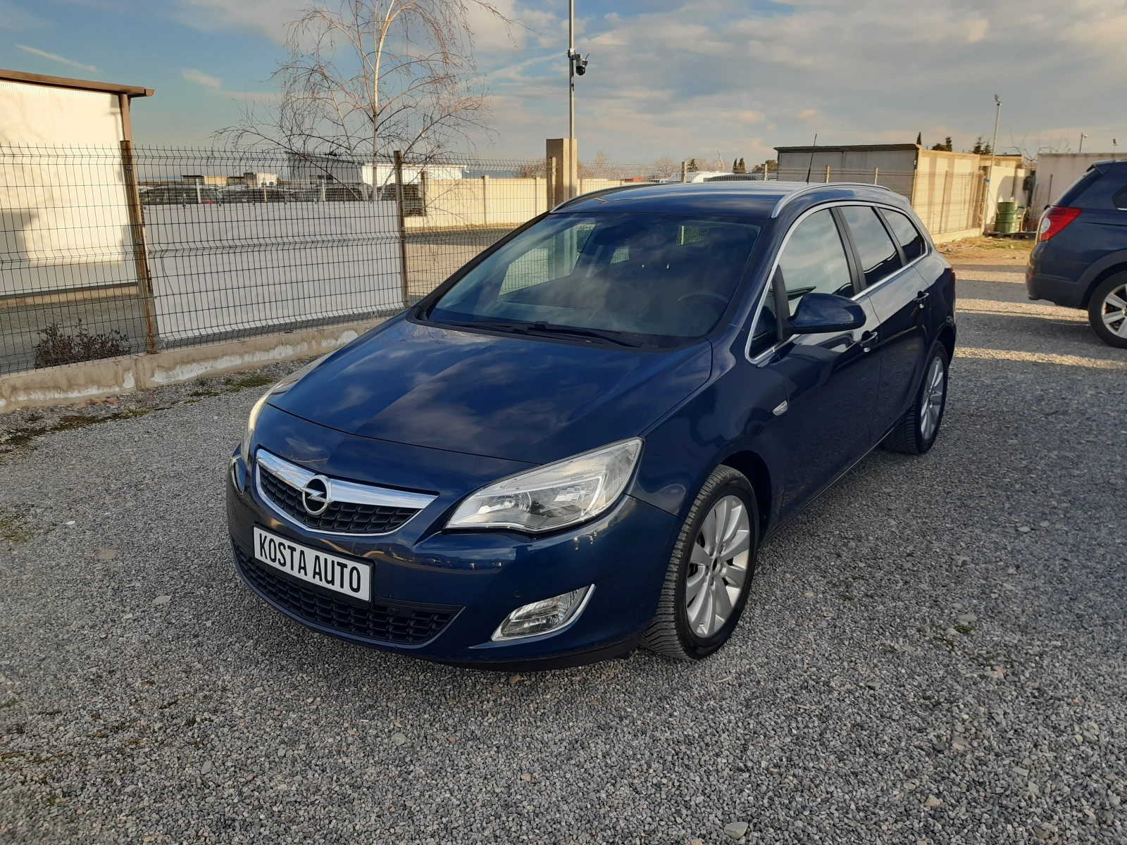 Opel Astra КАТО НОВА, снимка 8 - Автомобили и джипове - 53896139
