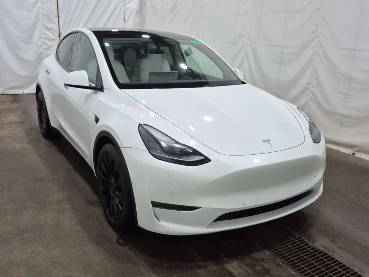 Tesla Model Y * PERFORMANCE * ПОДГРЕВ* BLIND SPOT* , снимка 2 - Автомобили и джипове - 53953460