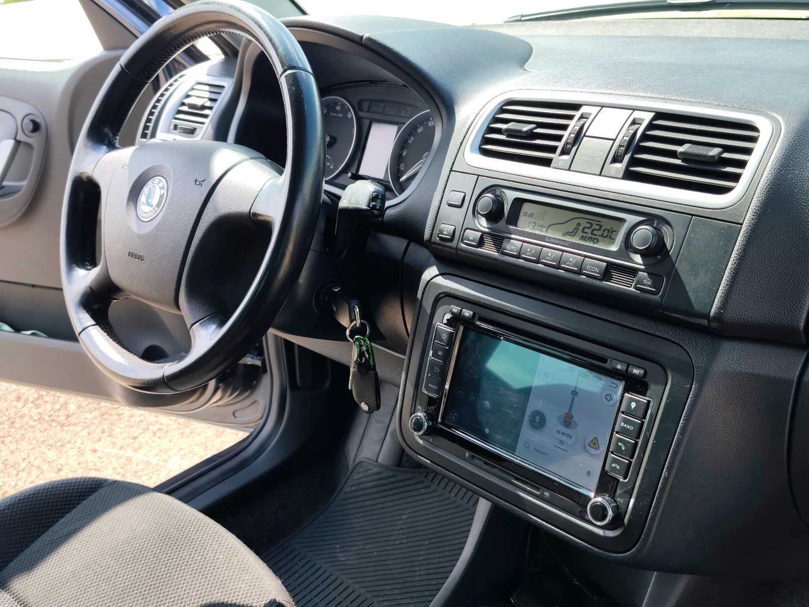 Skoda Fabia 1.6i, снимка 10 - Автомобили и джипове - 54303961