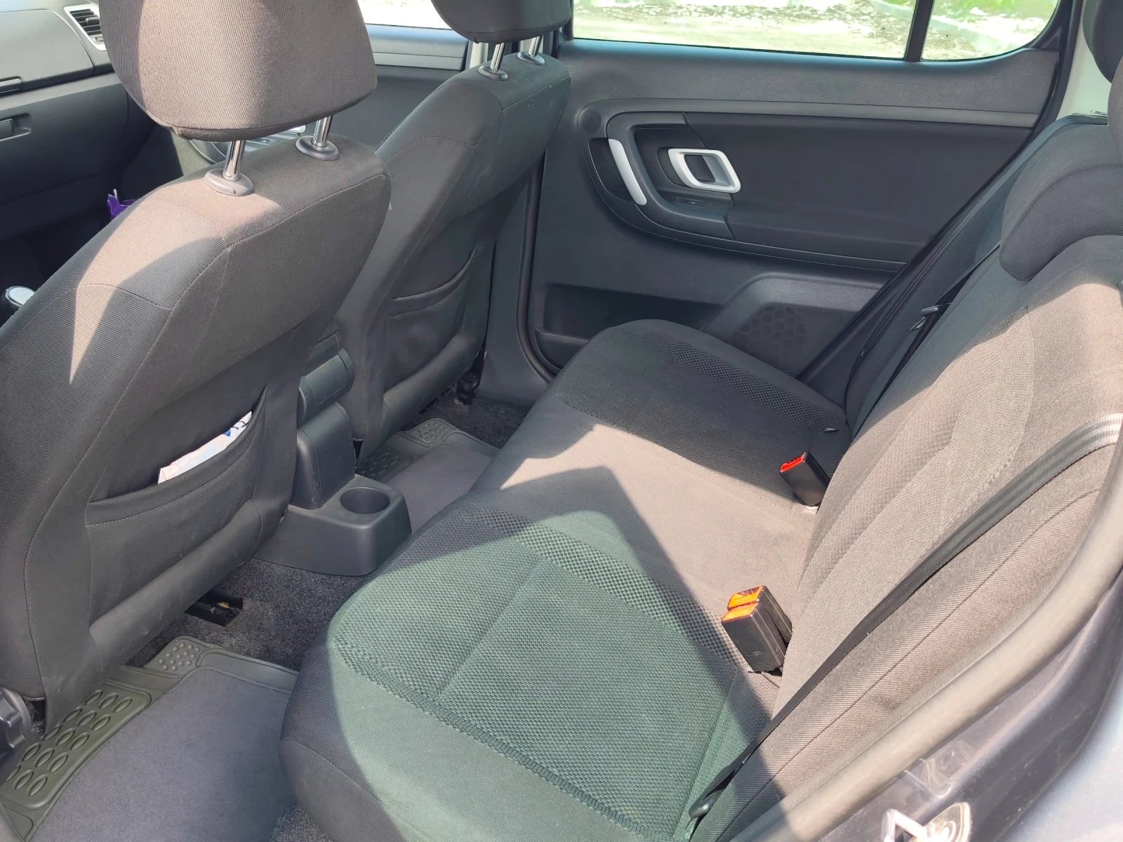 Skoda Fabia 1.6i, снимка 16 - Автомобили и джипове - 54303961