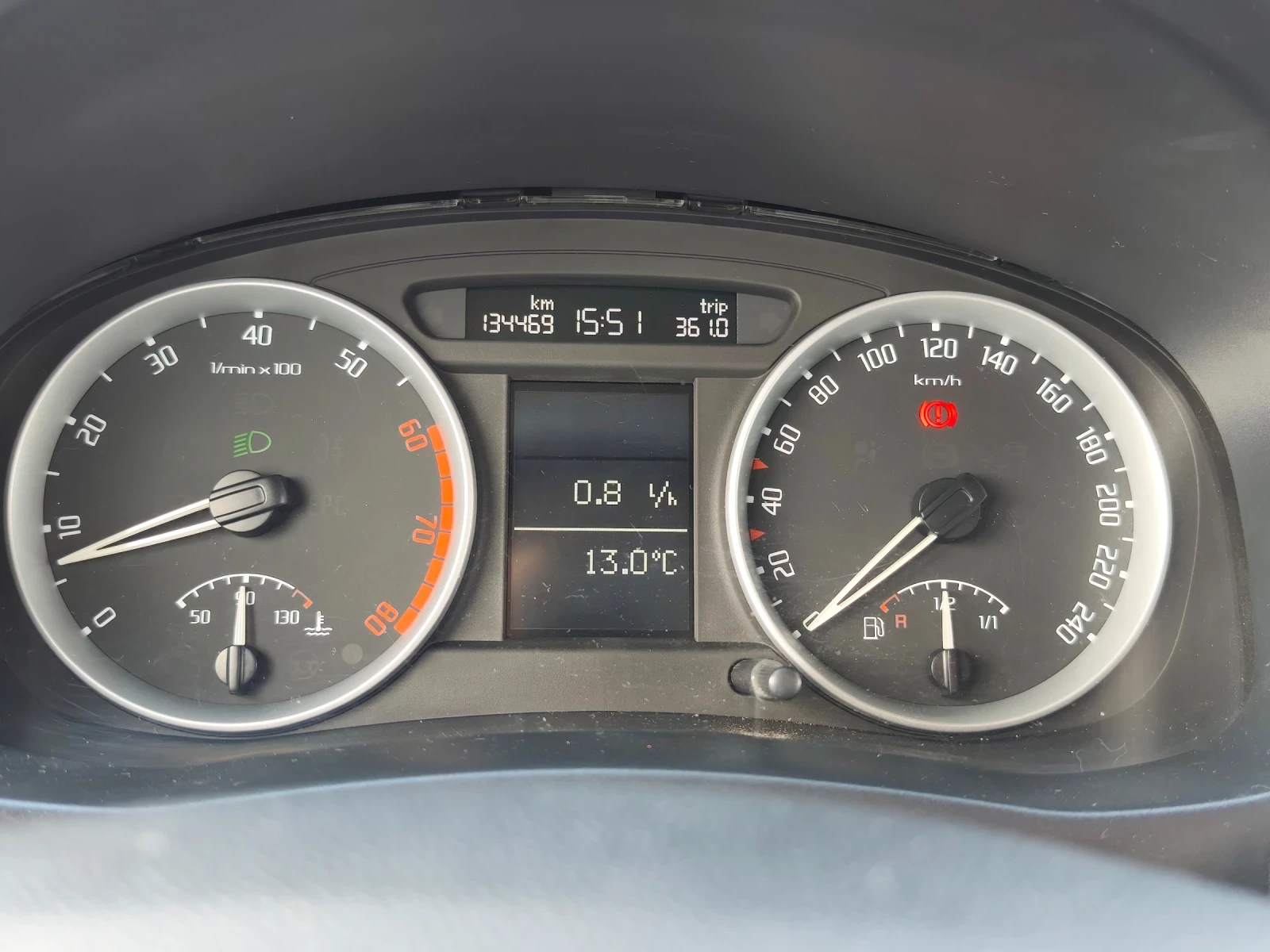 Skoda Fabia 1.6i, снимка 6 - Автомобили и джипове - 54303961