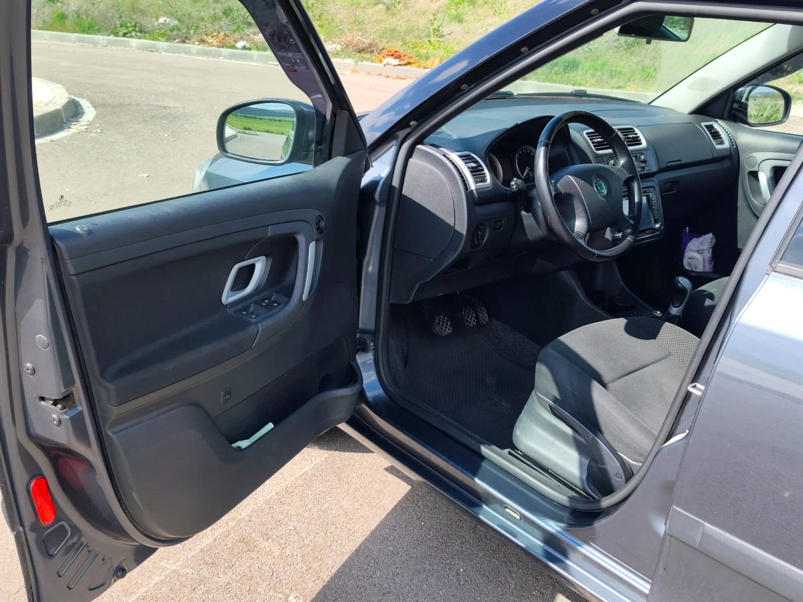 Skoda Fabia 1.6i, снимка 9 - Автомобили и джипове - 54303961