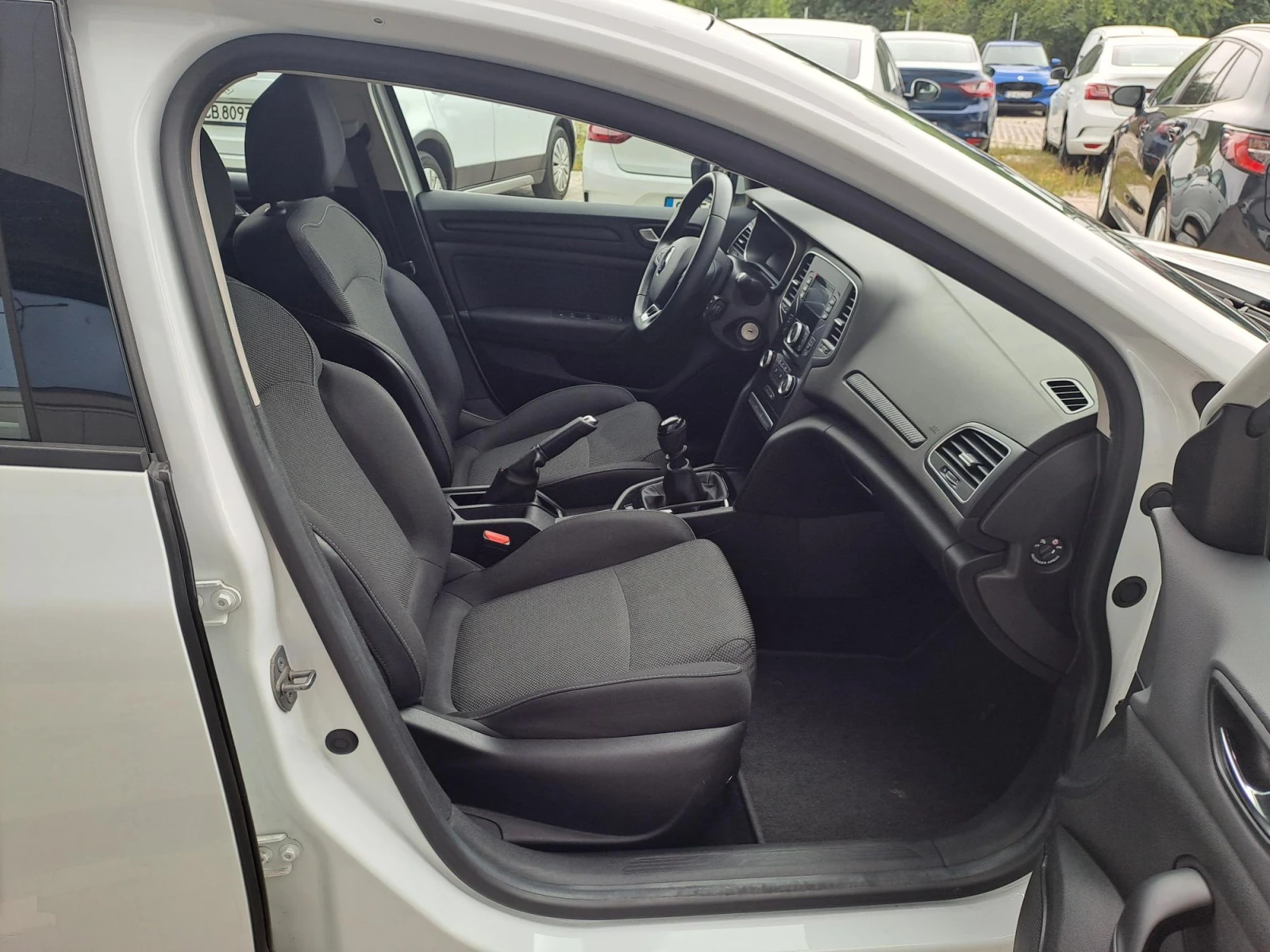 Renault Megane 1.3 Sedan TCe Life  140�.�. | Mobile.bg � ����������� 12
