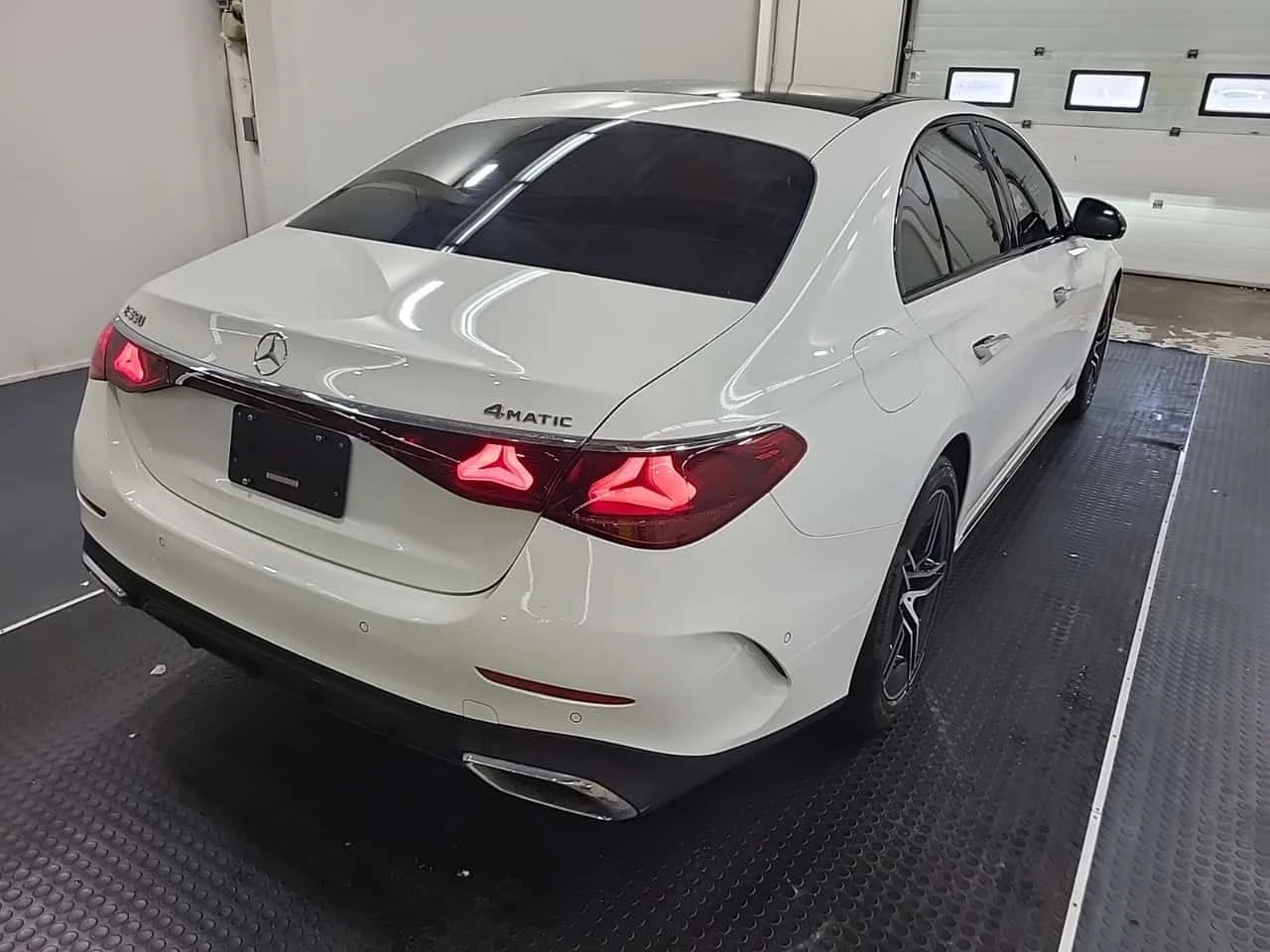 Mercedes-Benz E 350 * AMG Line * CARFAX * Бeз инциденти * , снимка 3 - Автомобили и джипове - 55434007
