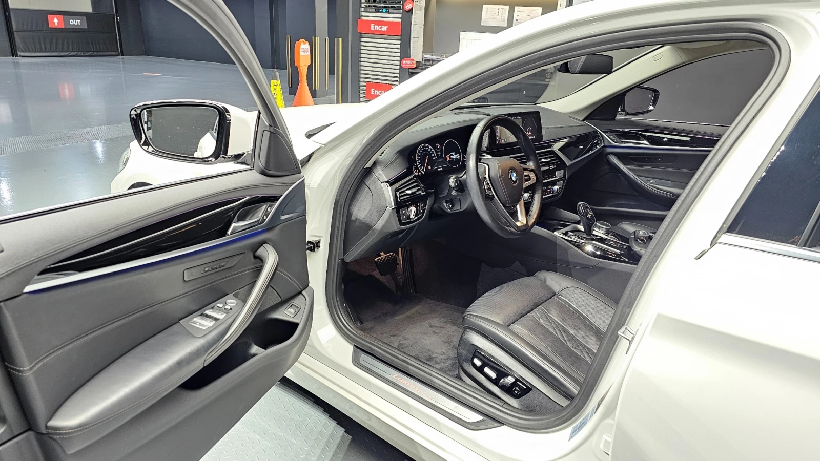 BMW 530 АВТОКРЕДИТ БЕЗ ПЪРВОНАЧАЛНА ВНОСКА, снимка 4 - Автомобили и джипове - 55448116