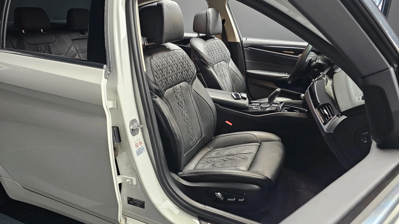 BMW 530 АВТОКРЕДИТ БЕЗ ПЪРВОНАЧАЛНА ВНОСКА, снимка 10 - Автомобили и джипове - 55448116