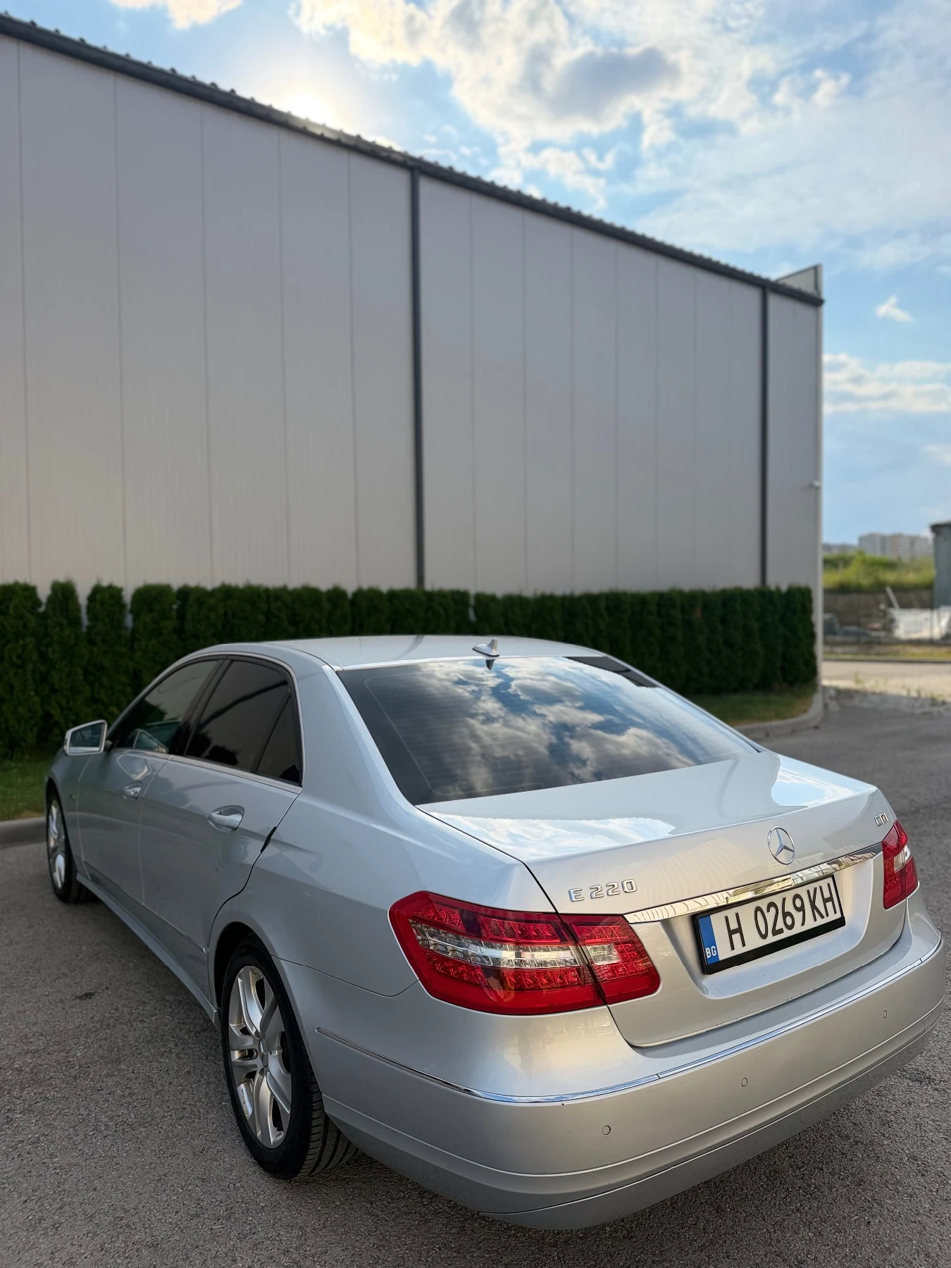 Mercedes-Benz E 220, снимка 4 - Автомобили и джипове - 55832704