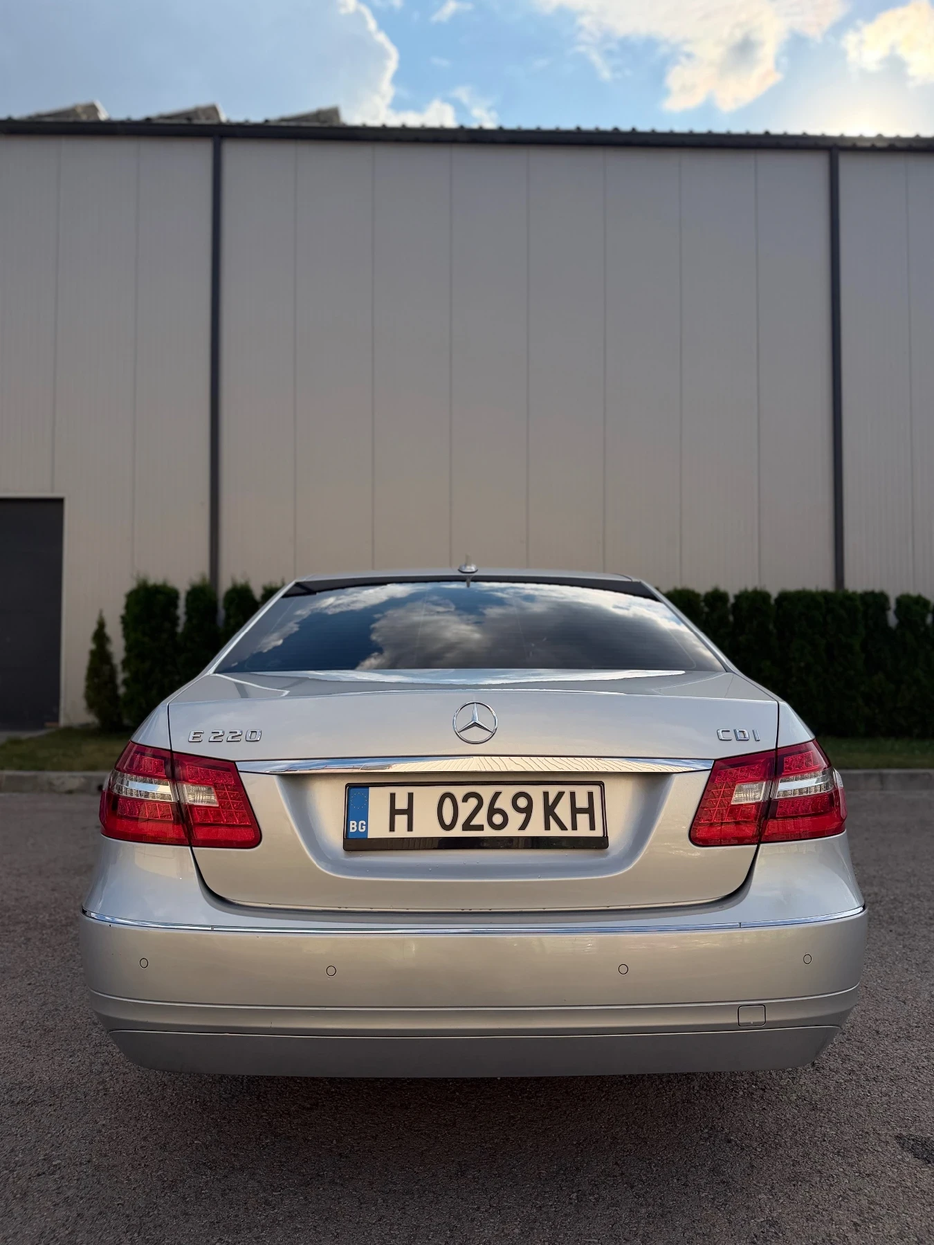 Mercedes-Benz E 220, снимка 2 - Автомобили и джипове - 55832704