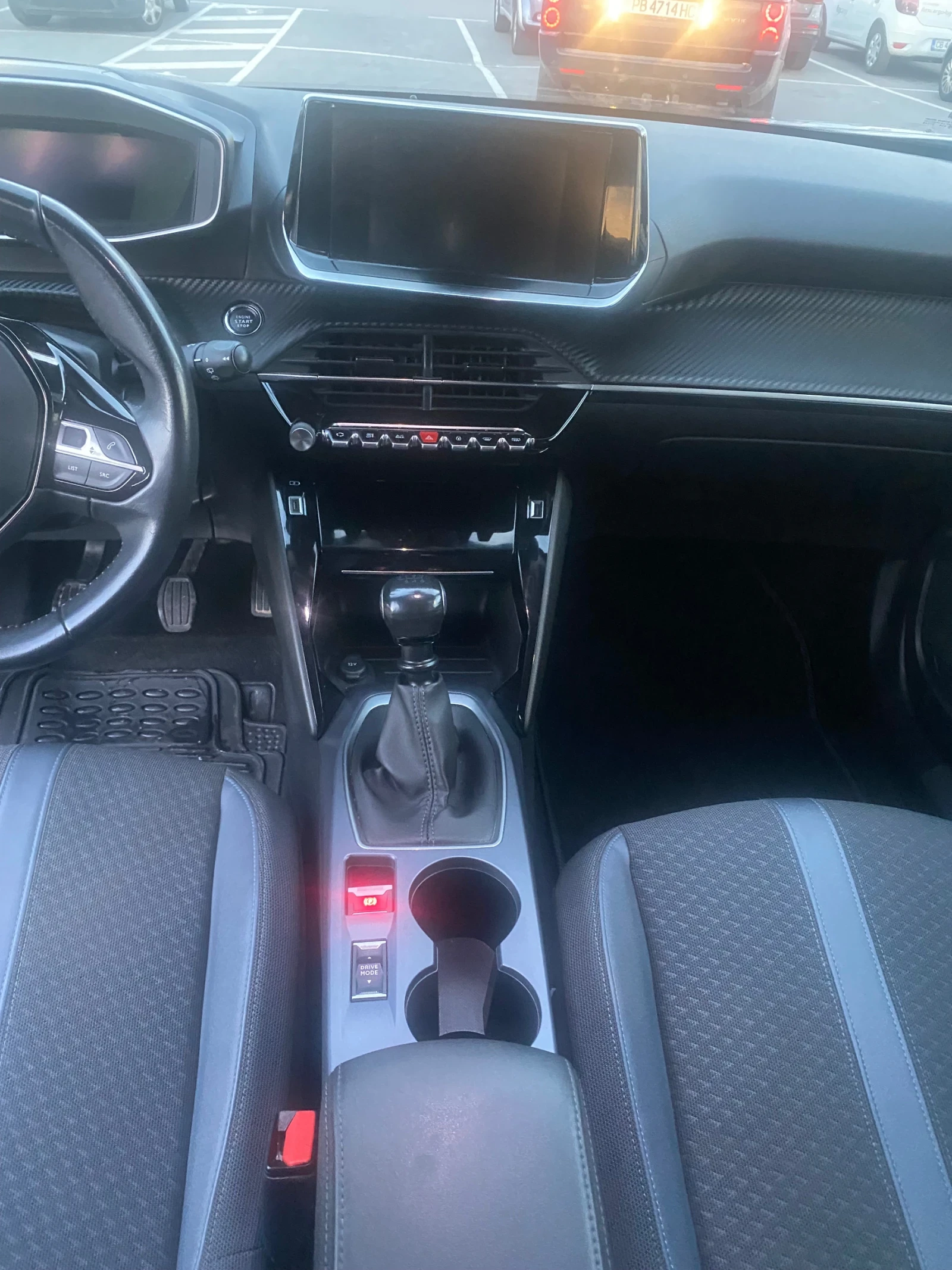 Peugeot 2008, снимка 10 - Автомобили и джипове - 56231158