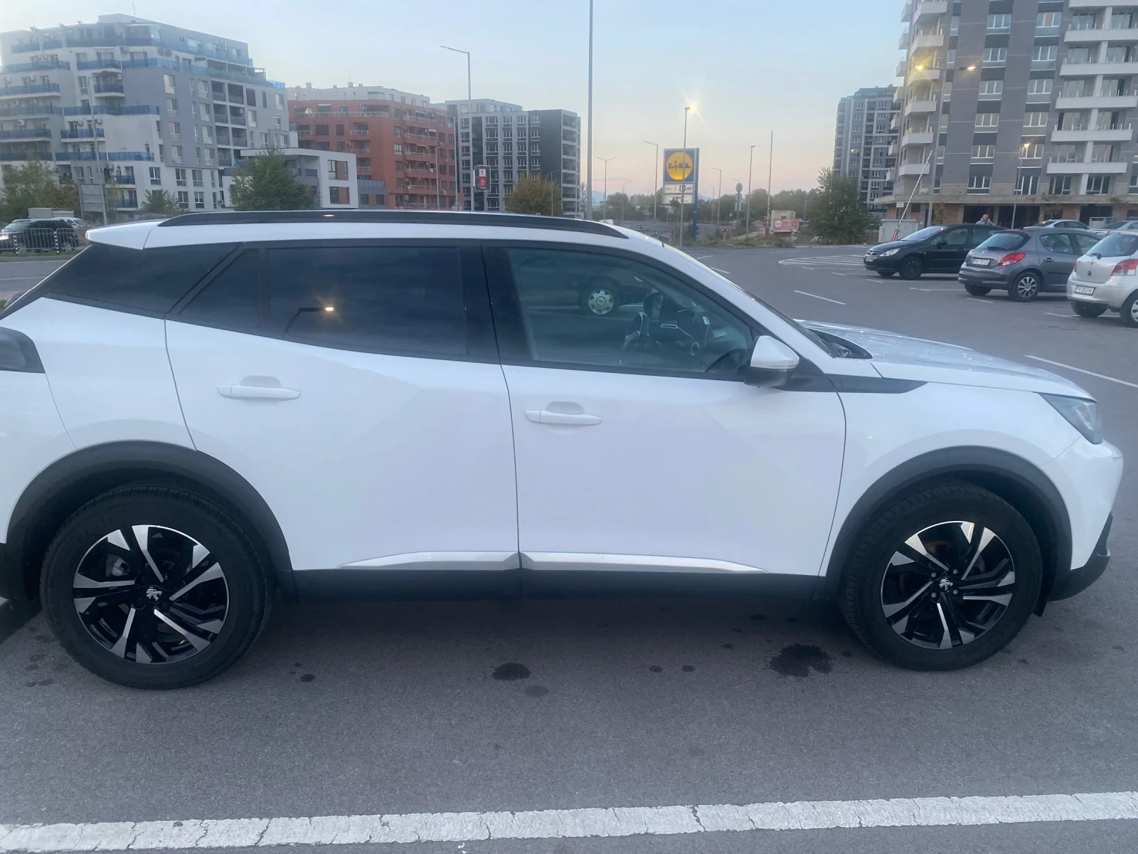 Peugeot 2008, снимка 4 - Автомобили и джипове - 56231158
