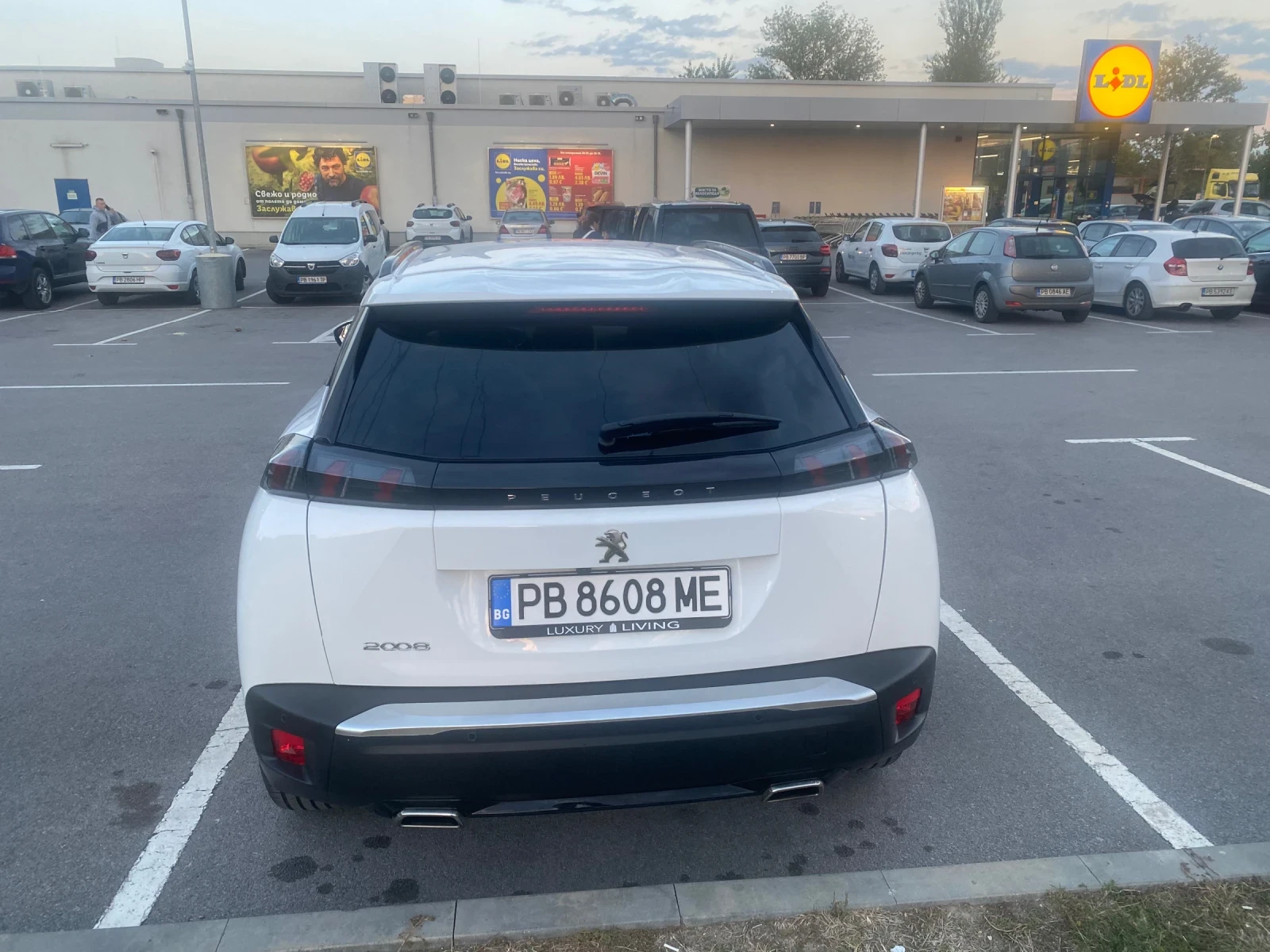 Peugeot 2008, снимка 6 - Автомобили и джипове - 56231158