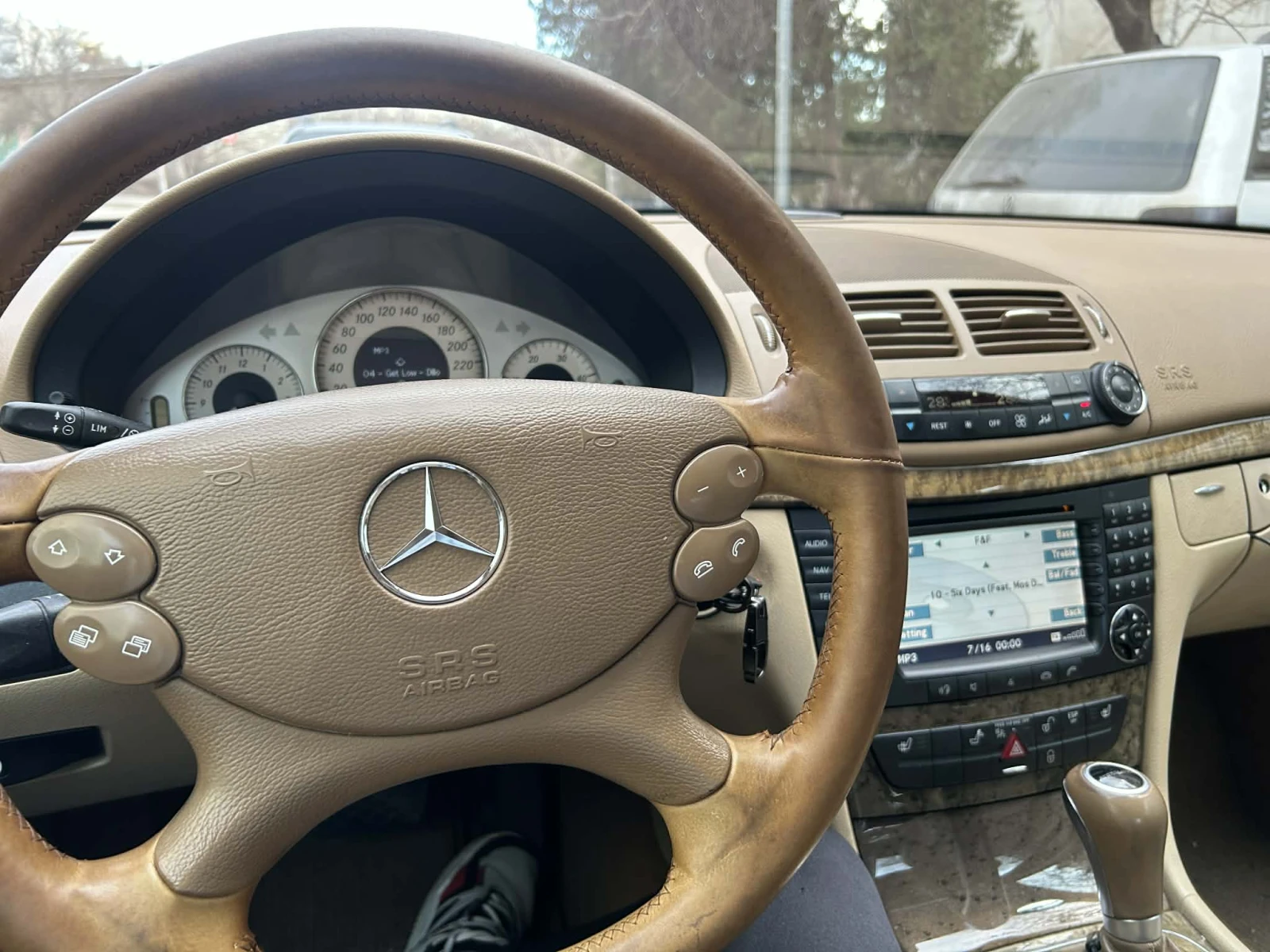 Mercedes-Benz E 320 W211, снимка 15 - Автомобили и джипове - 56327914