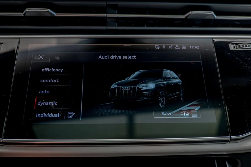 Audi SQ7 4.0TDI/Камера/Подгрев/Панорама/6+ 1, снимка 13 - Автомобили и джипове - 51288740