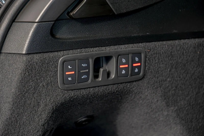 Audi SQ7 4.0TDI/Камера/Подгрев/Панорама/6+ 1, снимка 14 - Автомобили и джипове - 51288740