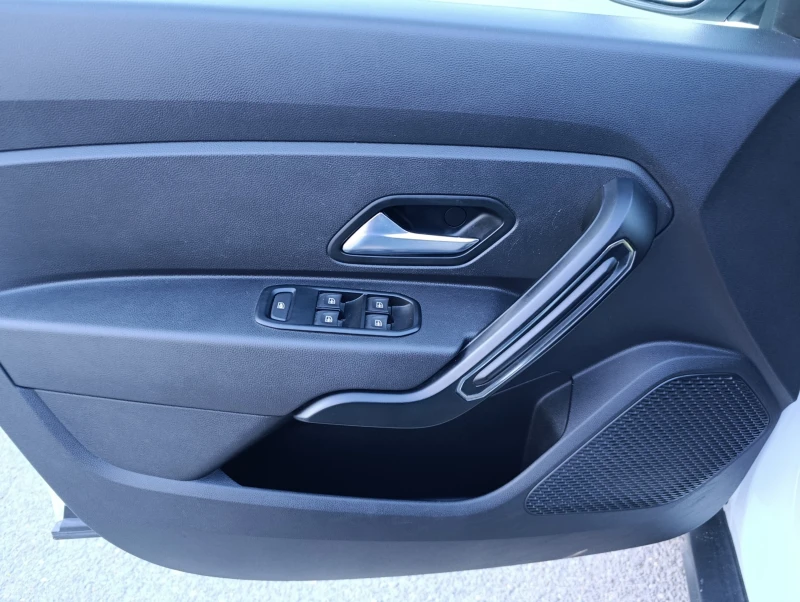 Dacia Duster 1.3TCe-131kc-4x4 N1, снимка 9 - Автомобили и джипове - 52719405