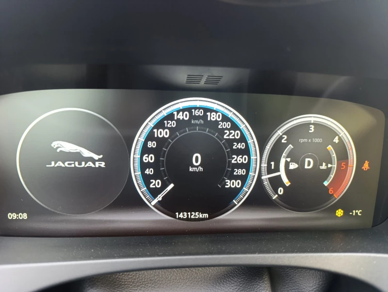 Jaguar F-PACE 3.0d AWD R-SPORT/MERIDIAN/NAVI, снимка 15 - Автомобили и джипове - 53361090