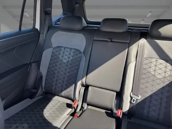 VW Tiguan Allspace 2.0 TDI 4Motion = R-line = 7 Seats Гаранция, снимка 10 - Автомобили и джипове - 54454688