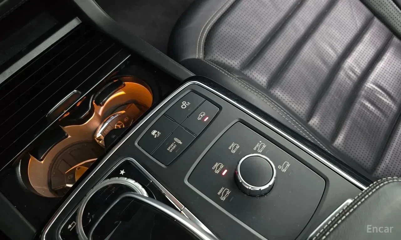 Mercedes-Benz GLE 63 S AMG, снимка 11 - Автомобили и джипове - 56733436