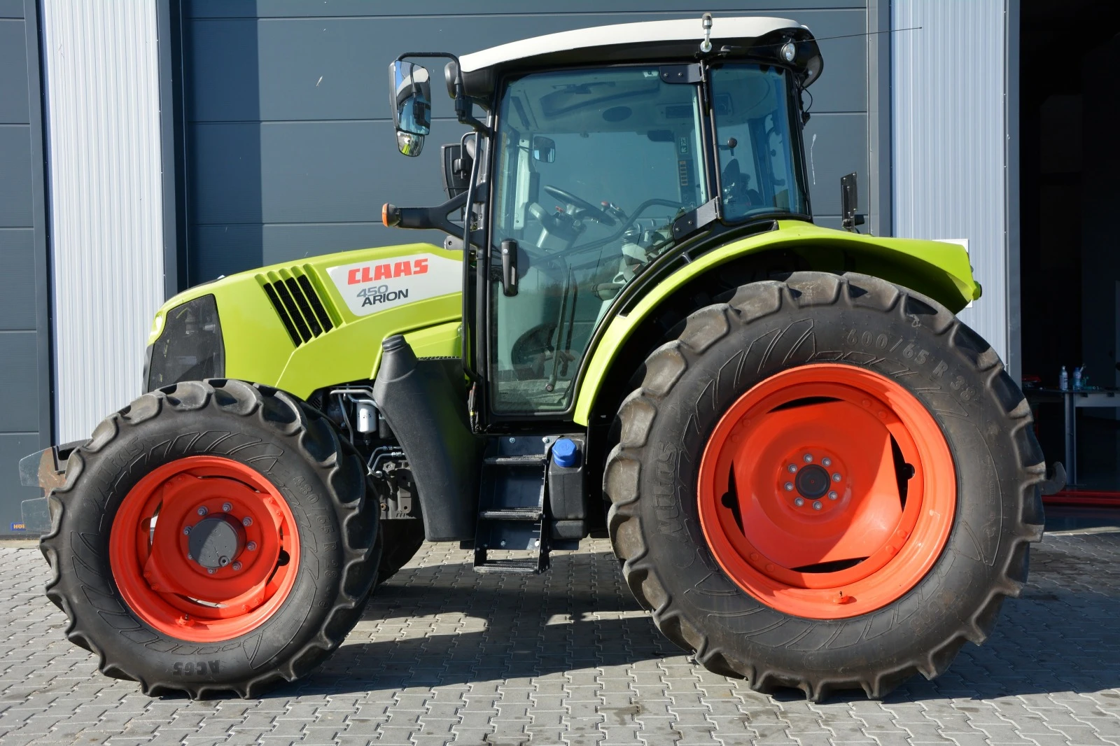 Трактор Claas ARION 450 - изображение 2