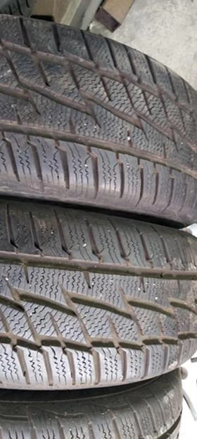 Гуми Зимни 215/60R16, снимка 2