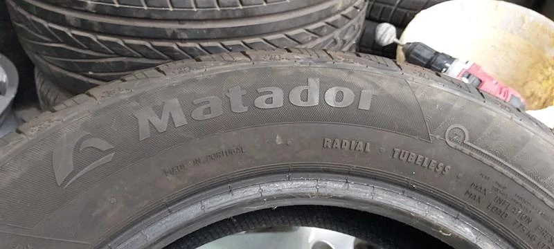 Гуми Зимни 215/60R16, снимка 5 - Гуми и джанти - 34367097