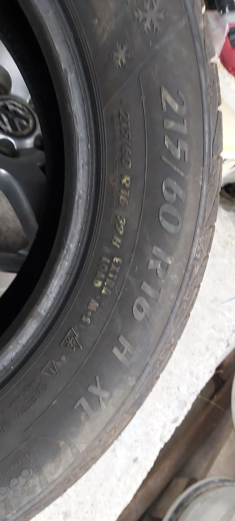 Гуми Зимни 215/60R16, снимка 7 - Гуми и джанти - 34367097