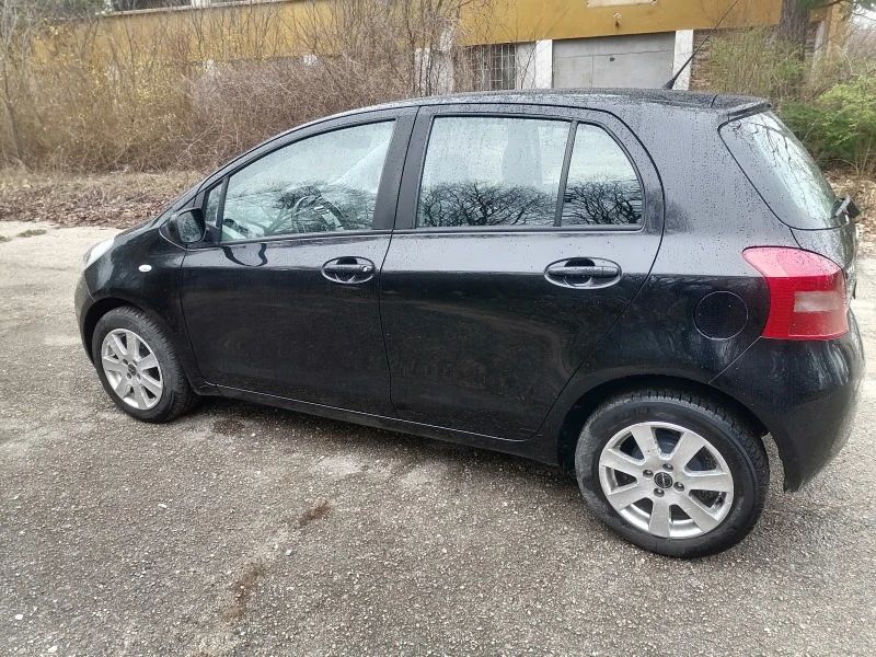 Toyota Yaris 1.0VVT-i, снимка 5 - Автомобили и джипове - 44582515