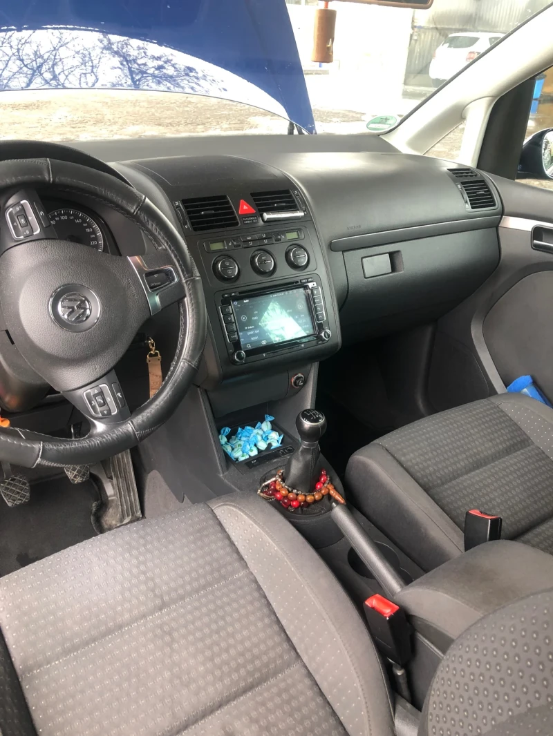 VW Touran 1.9 TDI, снимка 11 - Автомобили и джипове - 48296984