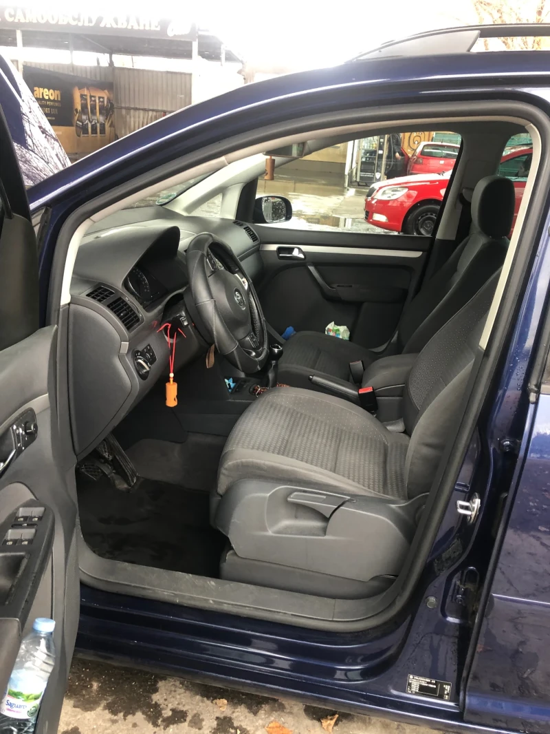 VW Touran 1.9 TDI, снимка 7 - Автомобили и джипове - 48296984