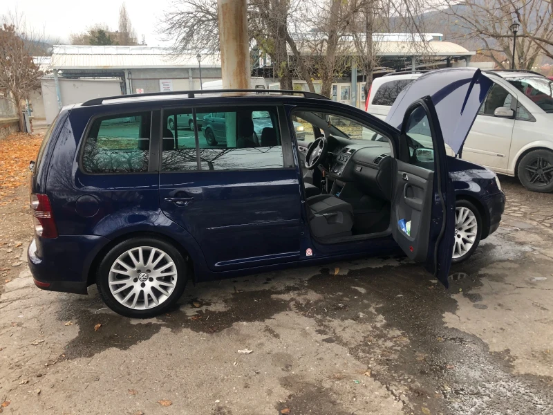 VW Touran 1.9 TDI, снимка 3 - Автомобили и джипове - 48296984