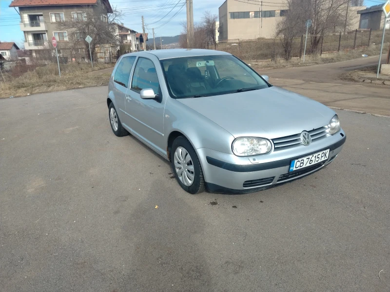 VW Golf, снимка 1 - Автомобили и джипове - 48796513