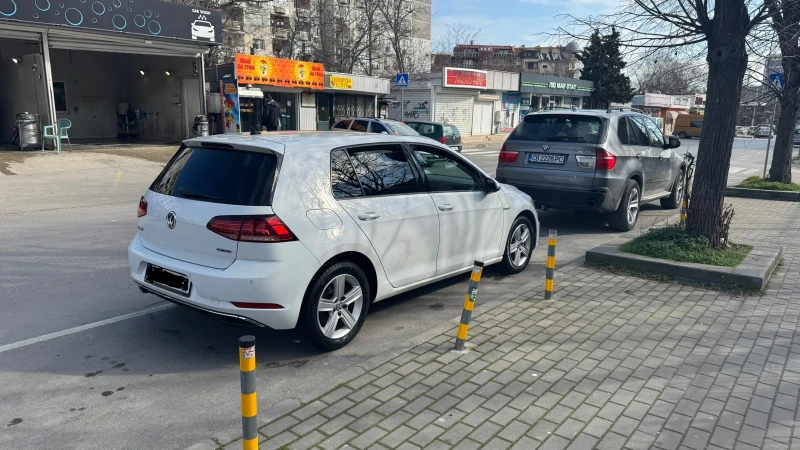 VW Golf 1.5 TGI, снимка 8 - Автомобили и джипове - 49015709