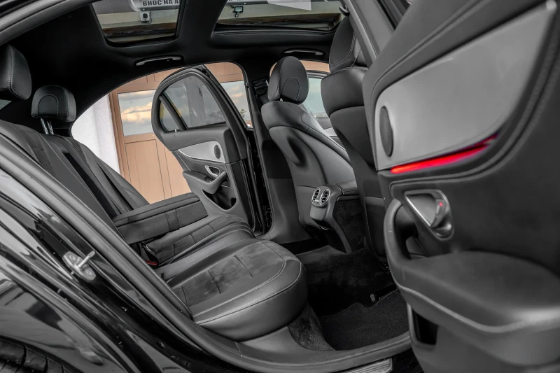 Mercedes-Benz E 220 AMG/9G-TRONIC/DISTRONIC/PANORAMA/360CAMERA/DIGITAL, снимка 12 - Автомобили и джипове - 51132116