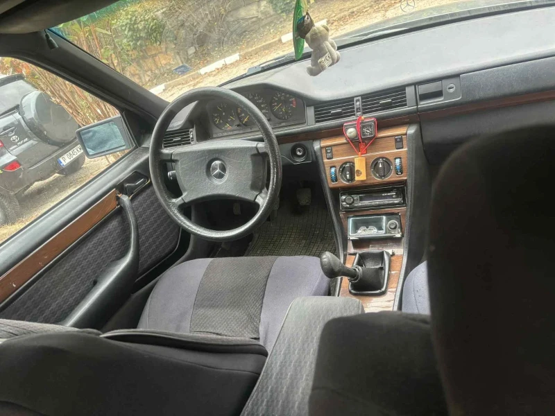 Mercedes-Benz 200 Е 124, снимка 8 - Автомобили и джипове - 52099673