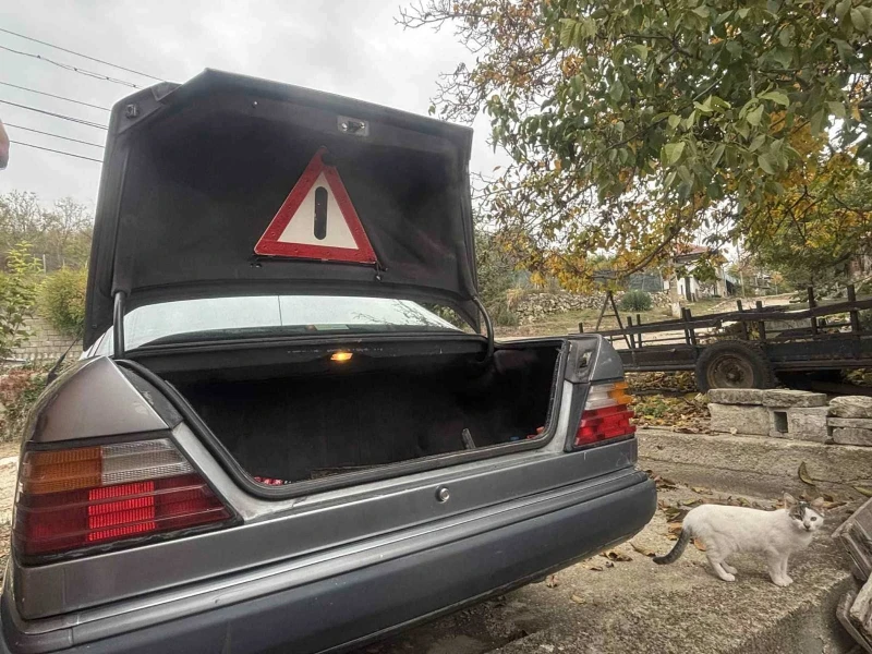 Mercedes-Benz 200 Е 124, снимка 2 - Автомобили и джипове - 52099673