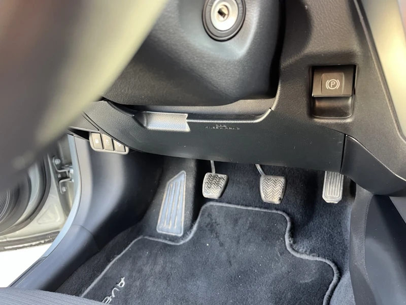 Toyota Avensis, снимка 14 - Автомобили и джипове - 52267317